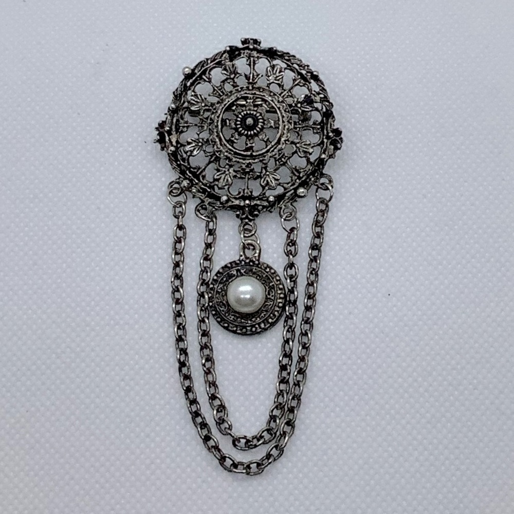 Vintage Style Lapel Pin / Brooch